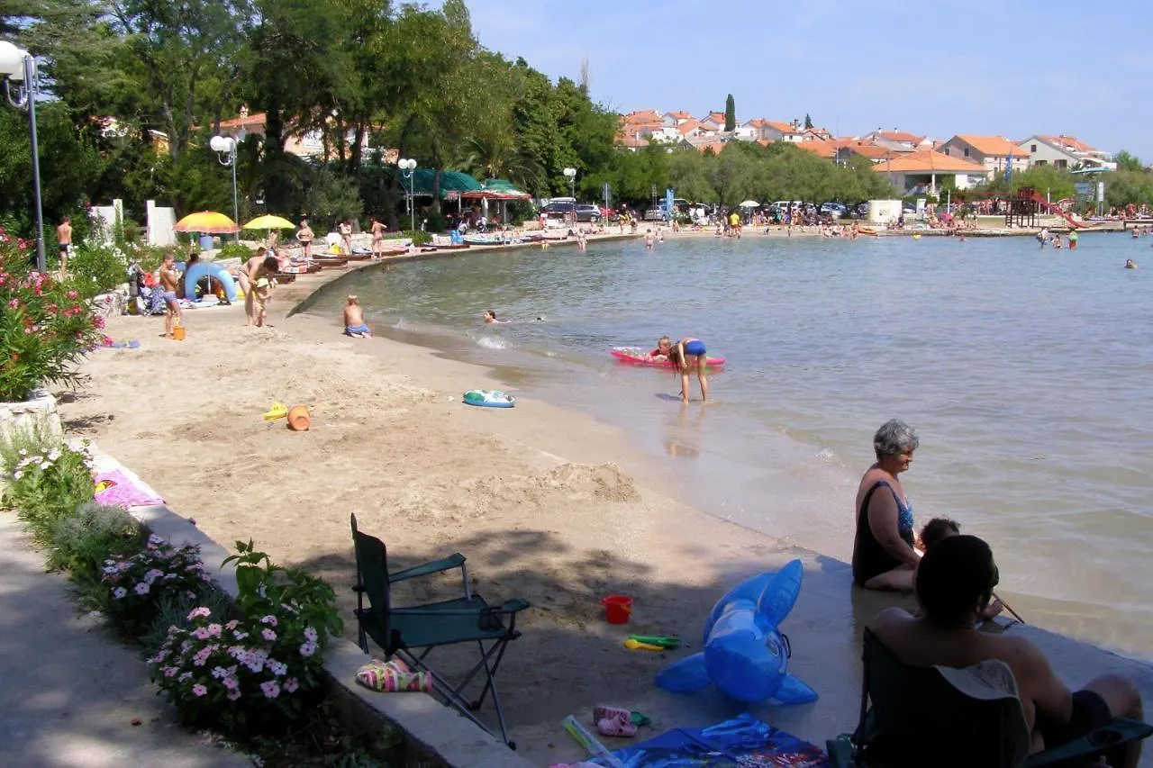 Family Friendly Apartments With A Swimming Pool Sutomiscica, Ugljan - 13872 Preko