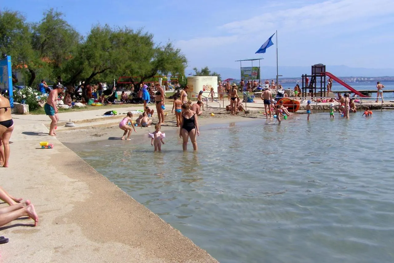 Family Friendly Apartments With A Swimming Pool Sutomiscica, Ugljan - 13872 Preko