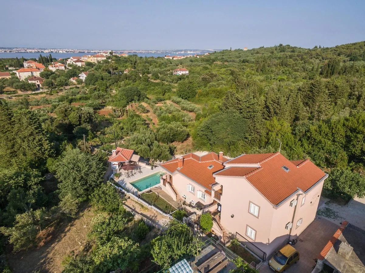 Family Friendly Apartments With A Swimming Pool Sutomiscica, Ugljan - 13872 Preko Croatia
