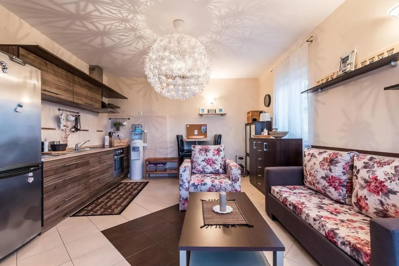 Family Friendly Apartments With A Swimming Pool Sutomiscica, Ugljan - 13872 Preko