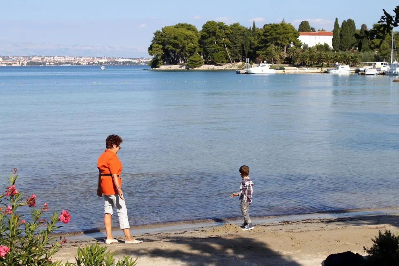 Family Friendly Apartments With A Swimming Pool Sutomiscica, Ugljan - 13872 Preko
