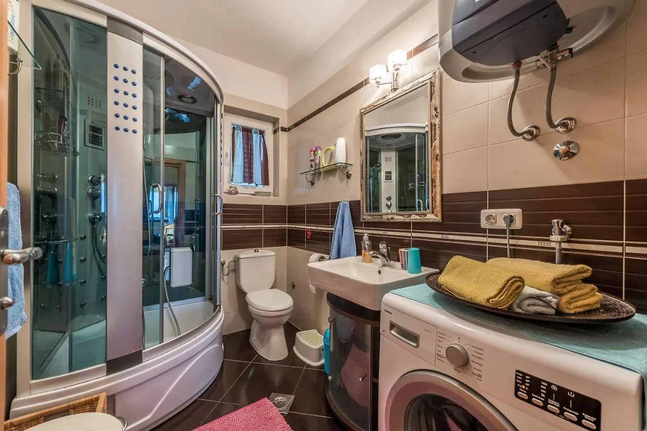 Family Friendly Apartments With A Swimming Pool Sutomiscica, Ugljan - 13872 Preko 0*,  Croatia