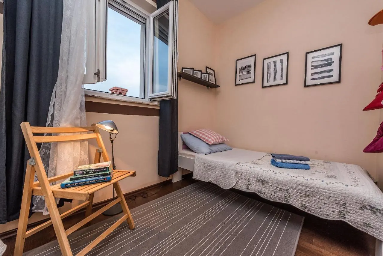 Family Friendly Apartments With A Swimming Pool Sutomiscica, Ugljan - 13872 Preko 0*,