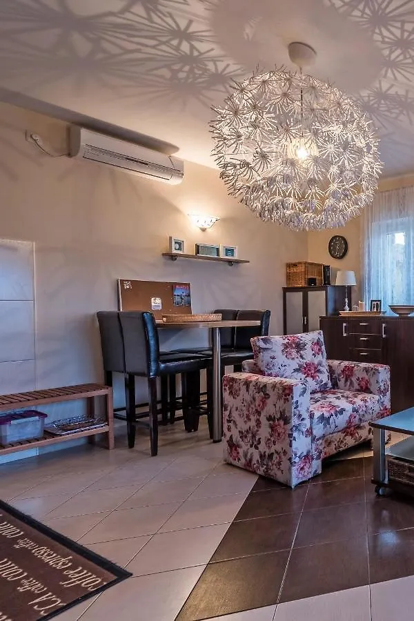 Family Friendly Apartments With A Swimming Pool Sutomiscica, Ugljan - 13872 Preko