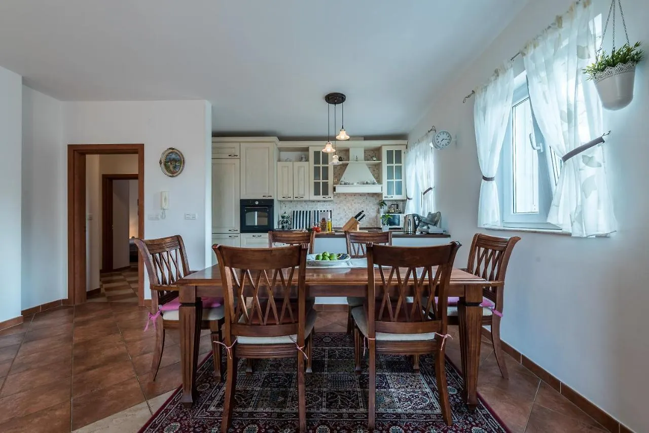 Family Friendly Apartments With A Swimming Pool Sutomiscica, Ugljan - 13872 Preko 0*,  Croatia
