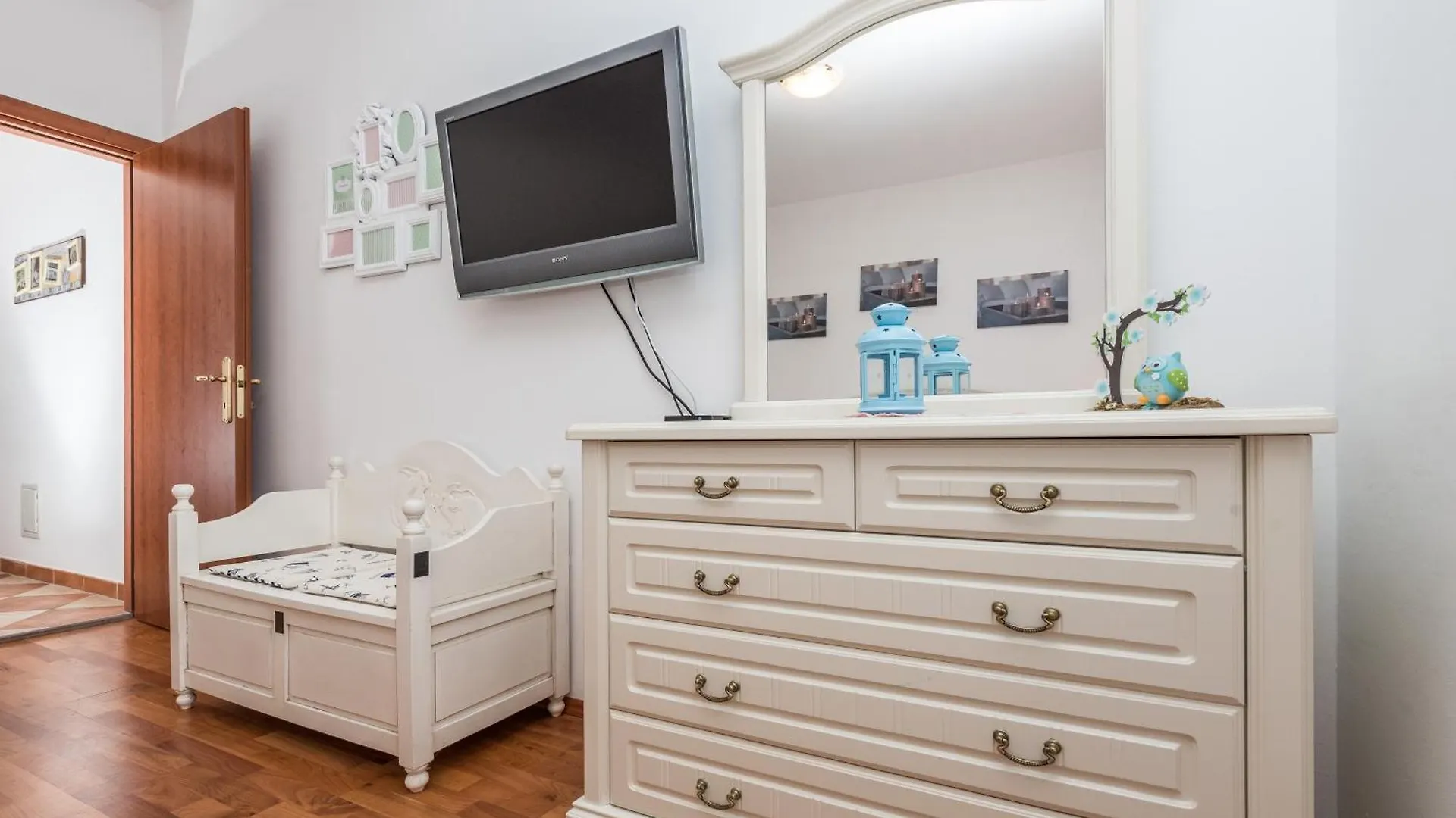 Family Friendly Apartments With A Swimming Pool Sutomiscica, Ugljan - 13872 Preko Croatia