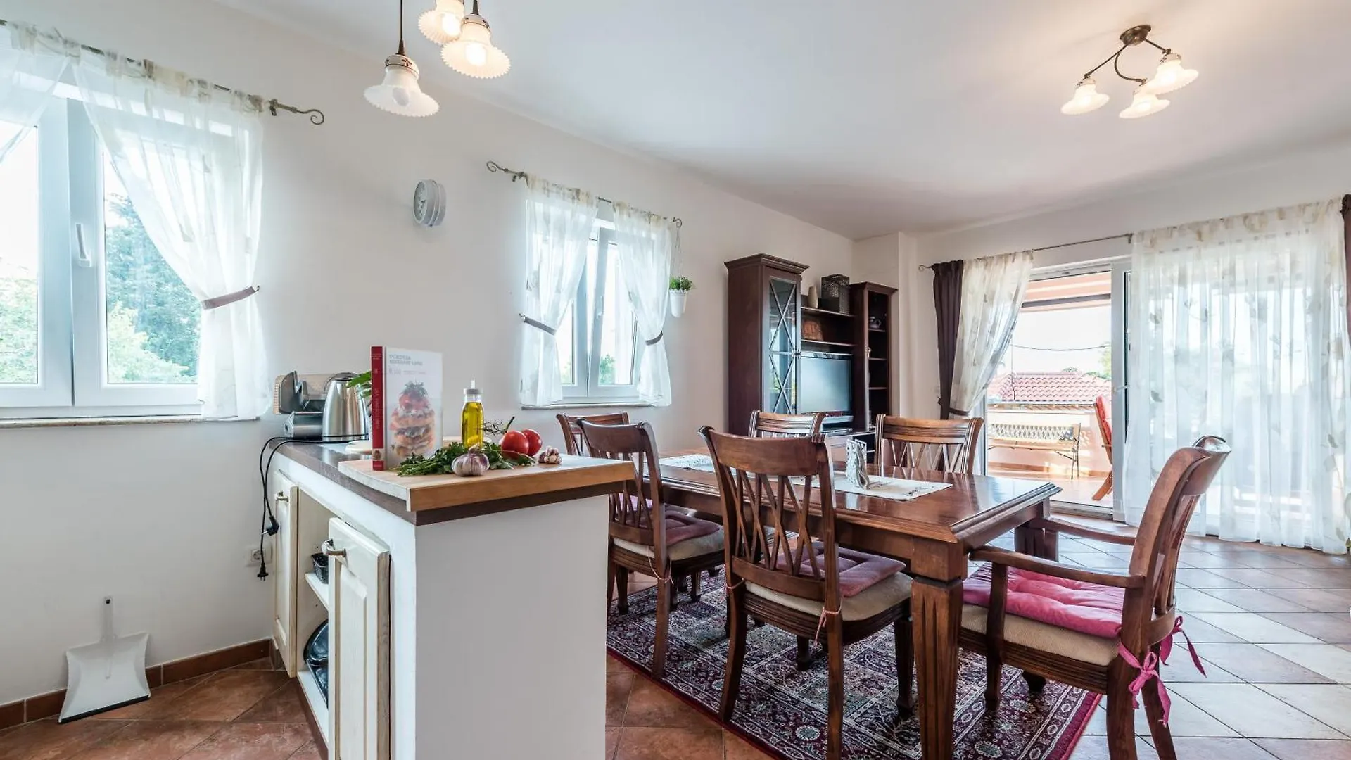 Family Friendly Apartments With A Swimming Pool Sutomiscica, Ugljan - 13872 Preko 0*,