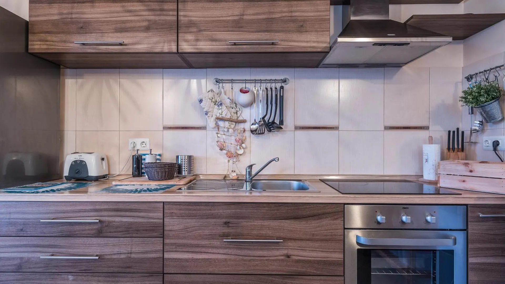 Family Friendly Apartments With A Swimming Pool Sutomiscica, Ugljan - 13872 Preko Croatia